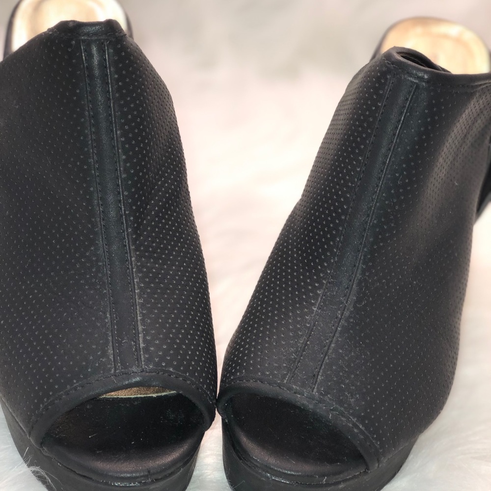 Shoes - Picture 7 of 7